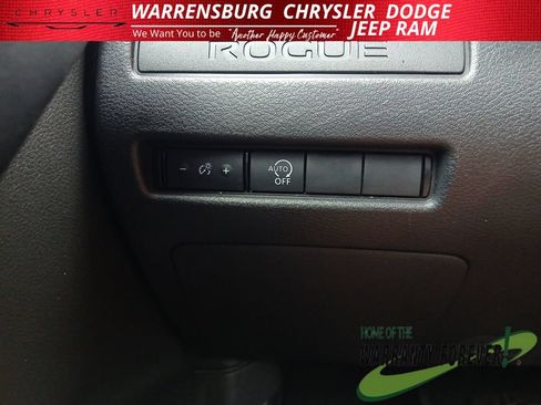 Used 2024 Nissan Rogue S FWD image 31