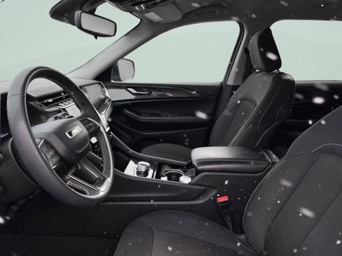 Used 2023 Jeep Grand Cherokee L Laredo image 14