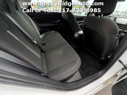 Used 2023 Hyundai Elantra SEL w/ Preferred Accessory Package FWD image 28