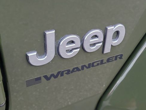 Used 2023 Jeep Wrangler Unlimited Sahara w/ LED Lighting Group AWD/4WD image 7