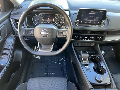 Used 2025 Nissan Rogue SV AWD/4WD image 30