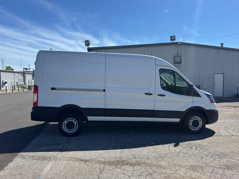 Used 2024 Ford Transit 250 148 Medium Roof RWD image 2