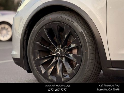 Used 2018 Tesla Model X 75D image 22