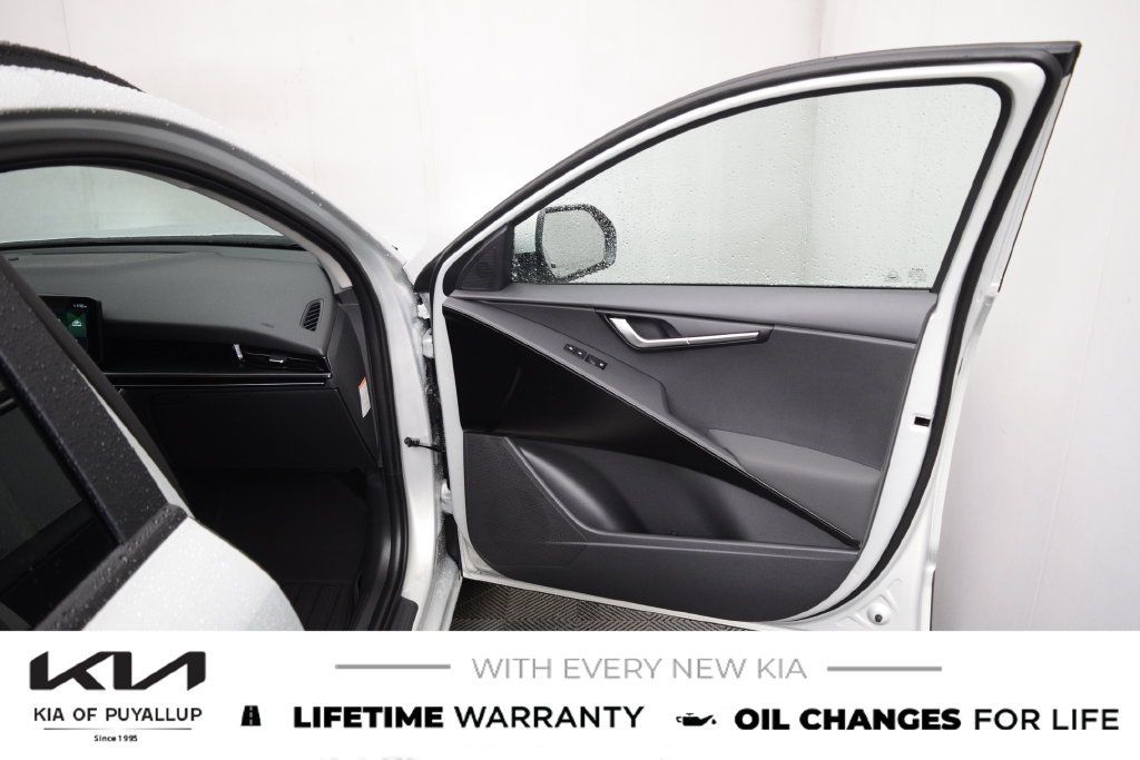 New 2027 Kia Niro LX FWD image 16
