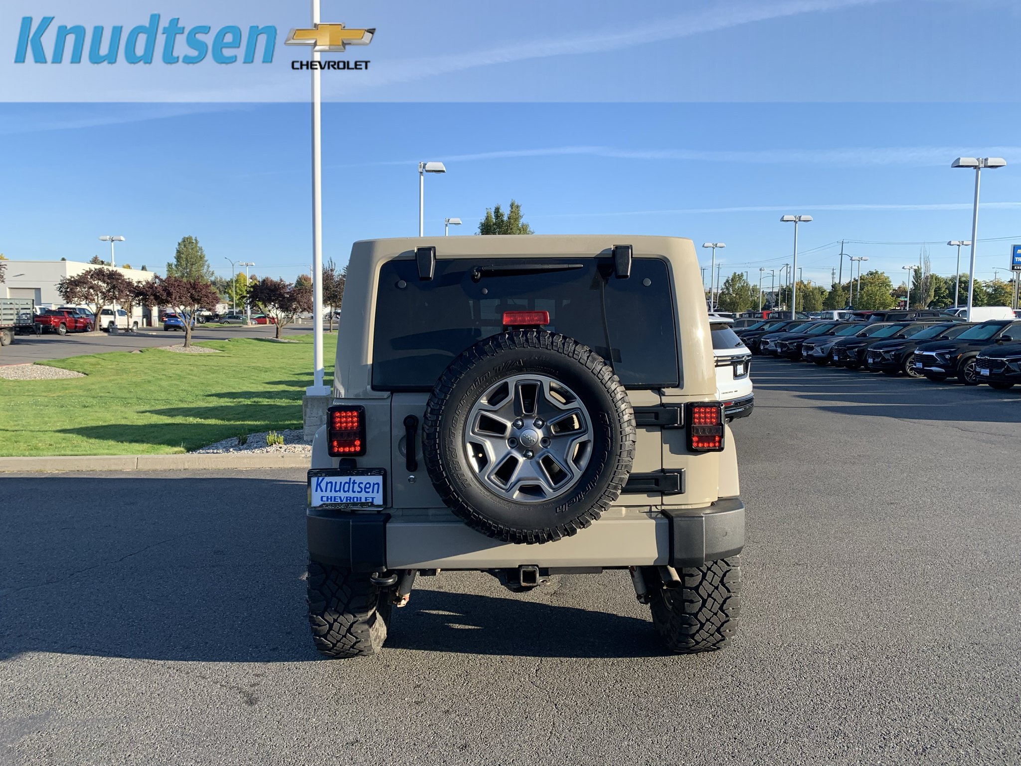 Used 2018 Jeep Wrangler Unlimited Sahara AWD/4WD image 6