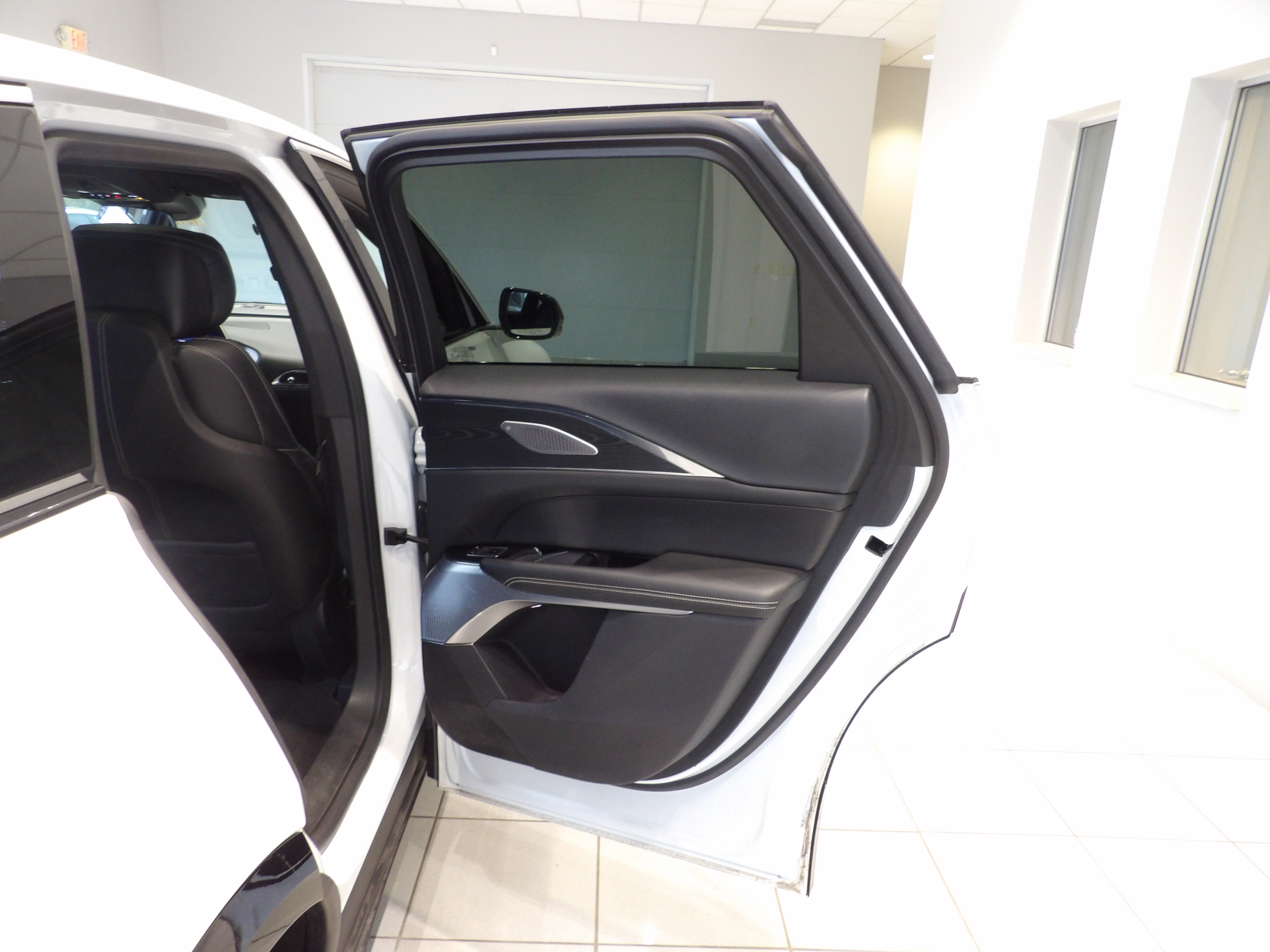 Used 2024 Cadillac Lyriq Luxury AWD/4WD image 22