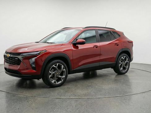 Used 2025 Chevrolet Trax LT w/ LT Convenience Package FWD image 3