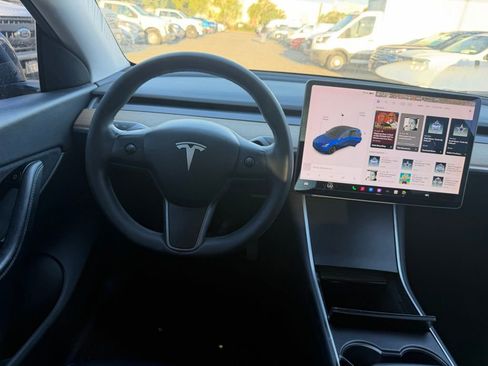 Used 2020 Tesla Model Y Long Range image 5