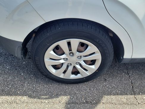 Used 2020 Kia Soul LX FWD image 38