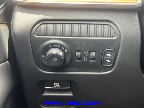 Used 2024 Jeep Grand Wagoneer L Series III AWD/4WD image 17