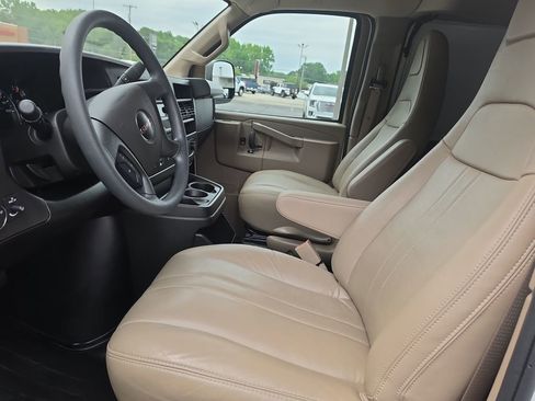 Used 2024 GMC Savana 3500 Extended w/ Driver Convenience Package RWD image 20
