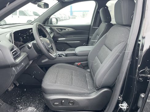 Used 2025 Chevrolet Traverse LT w/ Sun and Wheel Package image 18