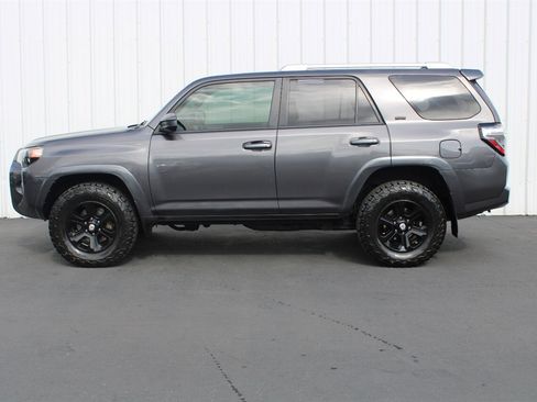 Used 2016 Toyota 4Runner SR5 AWD/4WD image 6