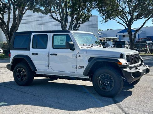 Used 2025 Jeep Wrangler Unlimited Sport AWD/4WD image 2