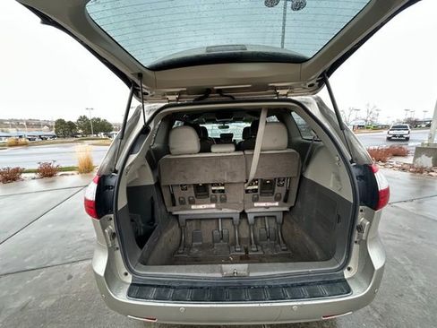 Used 2016 Toyota Sienna XLE image 22
