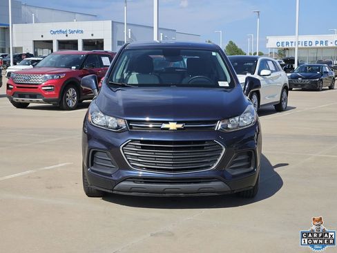 Used 2018 Chevrolet Trax LS FWD image 2