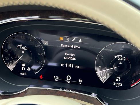 Used 2023 Bentley Bentayga Extended Wheelbase AWD/4WD image 25