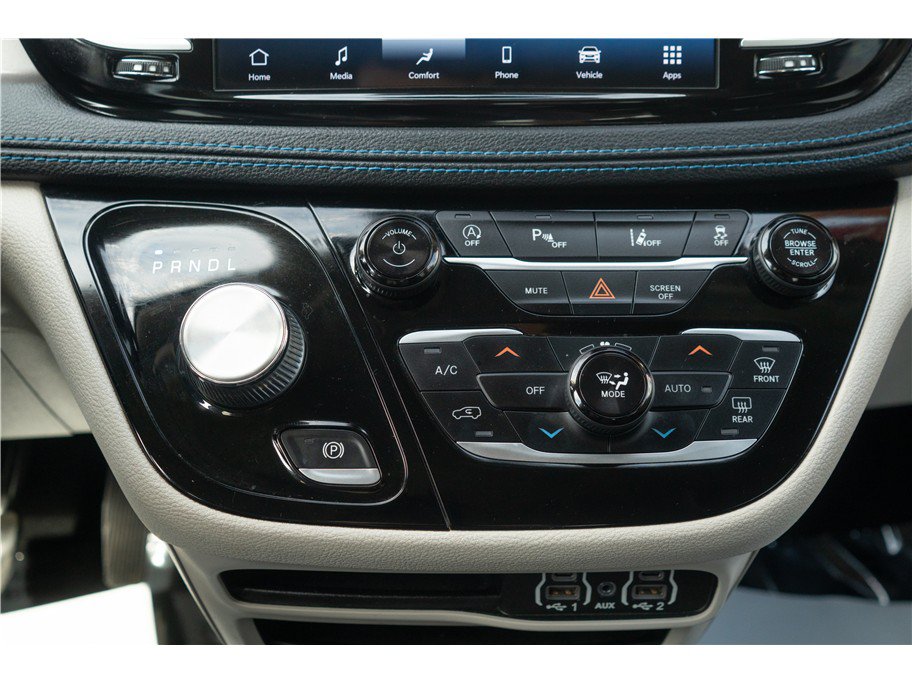 Used 2021 Chrysler Pacifica Touring-L FWD image 12