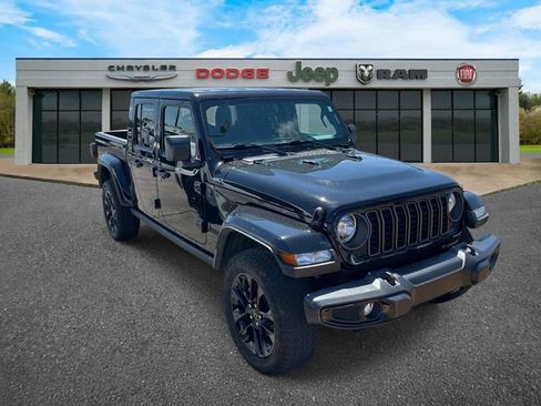 Used 2024 Jeep Gladiator Sport AWD/4WD image 2