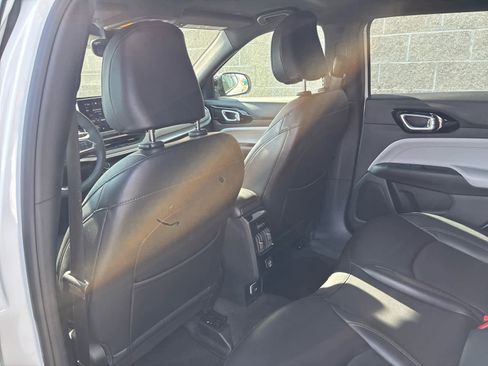 Used 2023 Jeep Compass Limited image 37