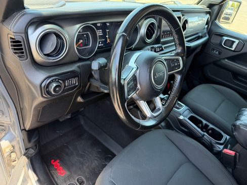 Used 2021 Jeep Wrangler Unlimited Sahara AWD/4WD image 14
