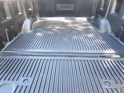 Used 2018 Nissan Titan SV w/ SV Convenience Package image 35