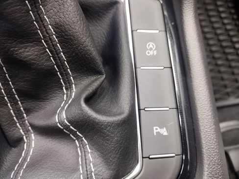 New 2025 Volkswagen Taos SE image 31