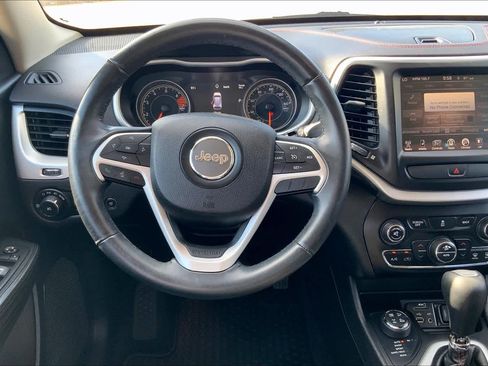 Used 2017 Jeep Cherokee Trailhawk w/ Comfort/Convenience Group AWD/4WD image 5