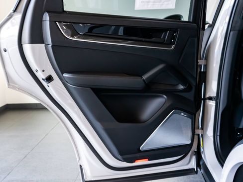 Certified 2025 Porsche Cayenne Turbo AWD/4WD image 24