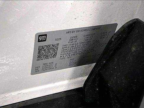 Used 2025 Chevrolet Trax LT w/ LT Convenience Package image 18