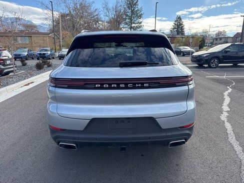 Used 2024 Porsche Cayenne w/ Premium Package image 4