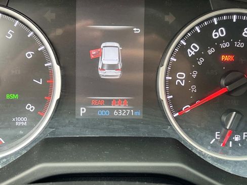 Used 2021 Toyota RAV4 XLE image 28