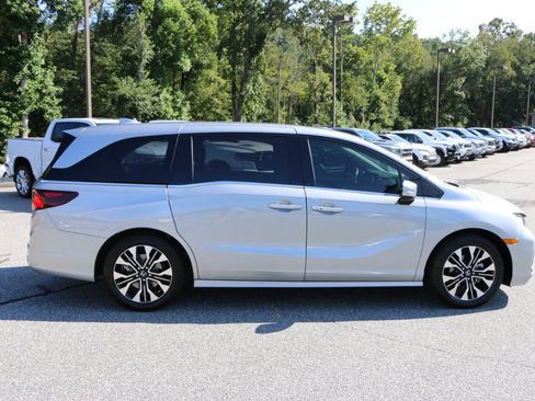 Used 2025 Honda Odyssey Elite image 9