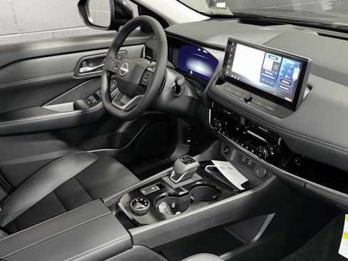 New 2025 Nissan Rogue SL w/ Tech Package image 11