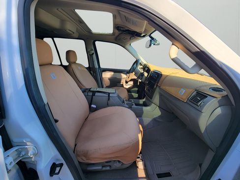 Used 2005 Ford Explorer Eddie Bauer image 33