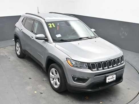 Used 2021 Jeep Compass Latitude image 24