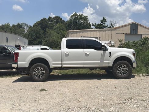 Used 2017 Ford F250 Lariat w/ Lariat Value Package AWD/4WD image 2