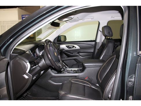 Used 2021 Chevrolet Traverse LT image 10