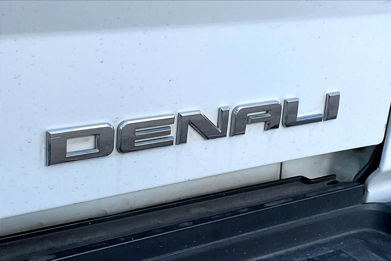 Used 2017 GMC Sierra 2500 Denali w/ Duramax Plus Package AWD/4WD image 7