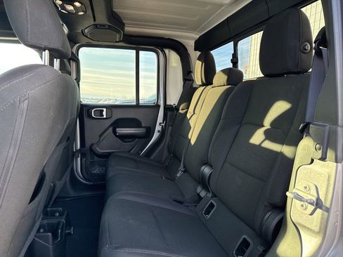 Used 2020 Jeep Gladiator Sport w/ Quick Order Package 24S image 13