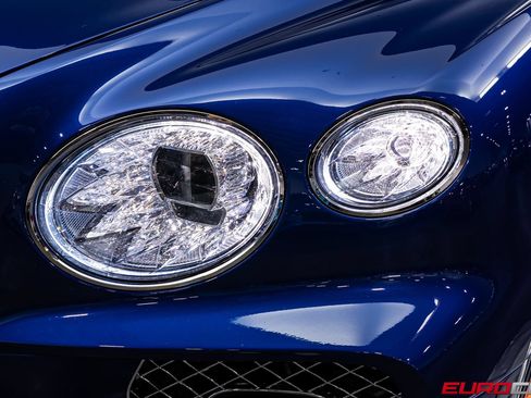 Used 2021 Bentley Bentayga AWD/4WD image 10