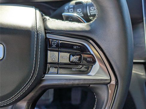 Used 2023 Jeep Grand Cherokee Overland w/ Advanced Protech Group III image 25