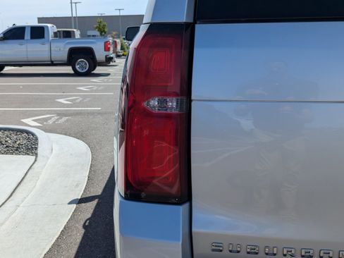 Certified 2020 Chevrolet Suburban LT AWD/4WD image 49