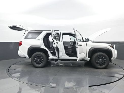 New 2026 Toyota 4Runner SR5 AWD/4WD image 30