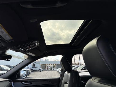New 2025 Jeep Grand Cherokee Altitude AWD/4WD image 23