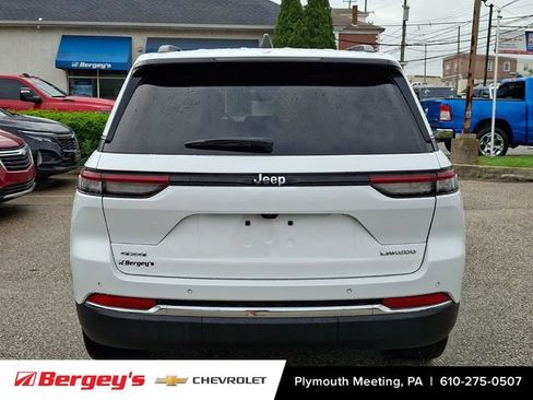 Used 2023 Jeep Grand Cherokee Laredo AWD/4WD image 6