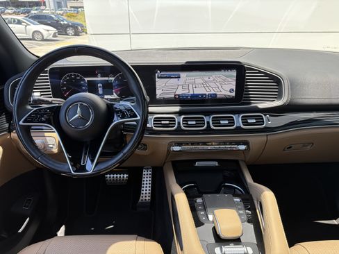 Used 2024 Mercedes-Benz GLS 580 4MATIC image 22