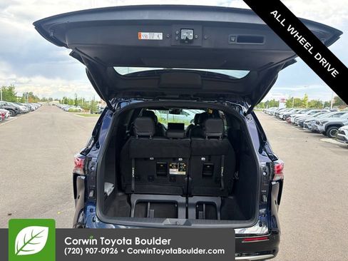 Used 2026 Toyota Sienna Platinum AWD/4WD image 17