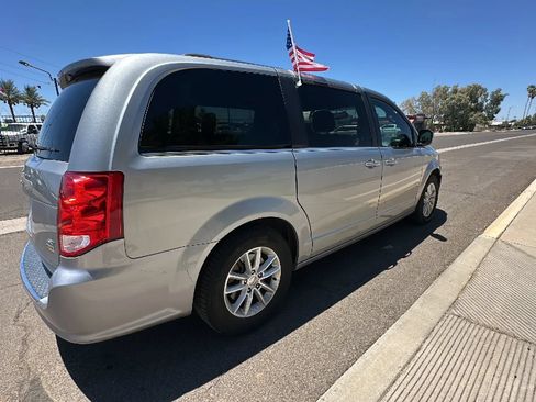 Used 2018 Dodge Grand Caravan SXT FWD image 4