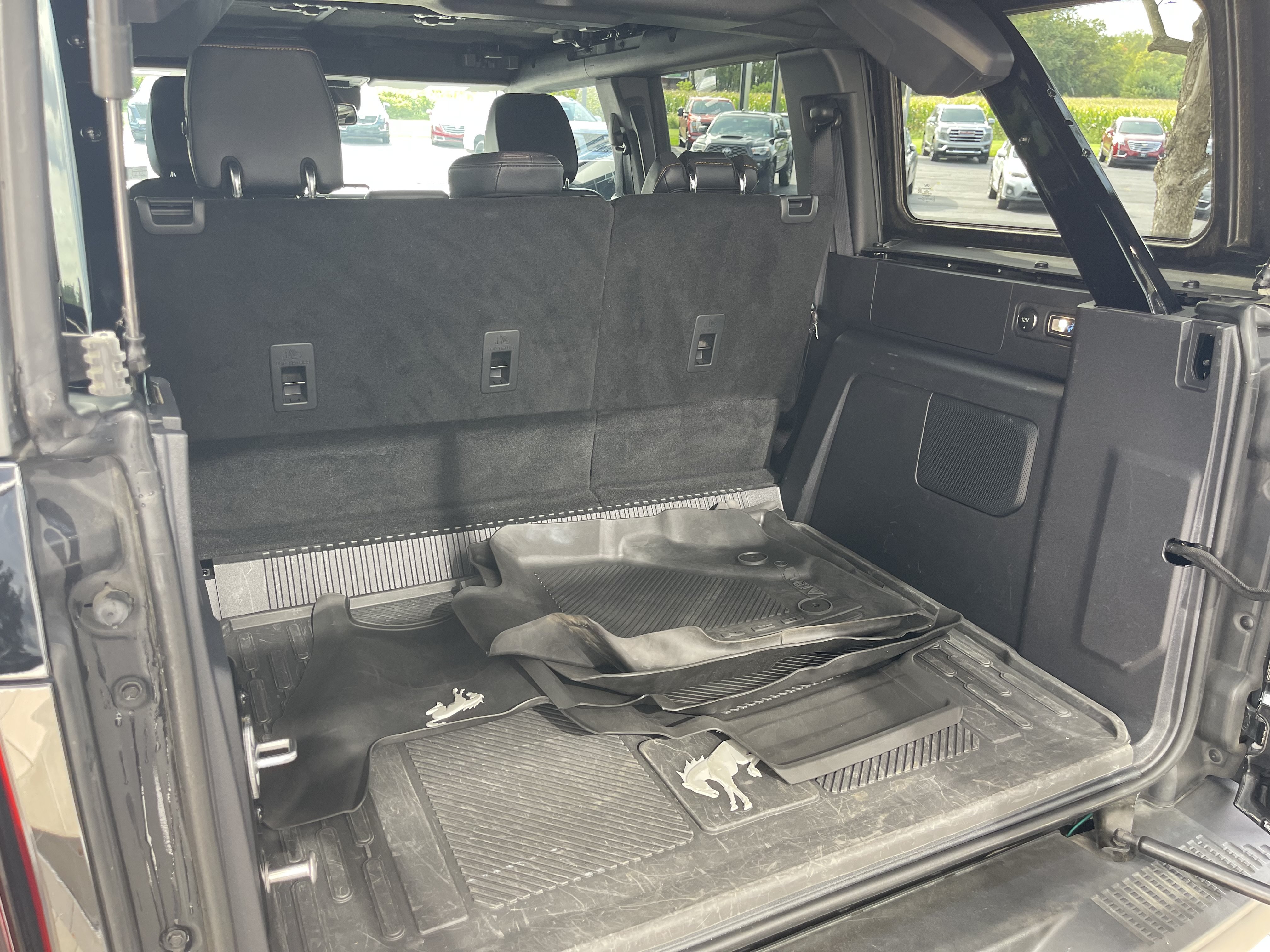 Used 2023 Ford Bronco Badlands w/ Sasquatch Package AWD/4WD image 8